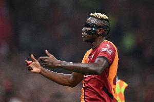 开云-ESPN：奥斯梅恩同意转会英超或尤文，他要求税后1100万欧年薪