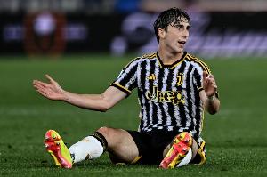 开云在线-记者：米雷蒂对加盟那不勒斯抱开放态度，但转会费仍存分歧