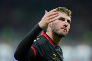 S-希门尼斯:我和妻子当初是玩网络游戏认识的,她就住在我家附近