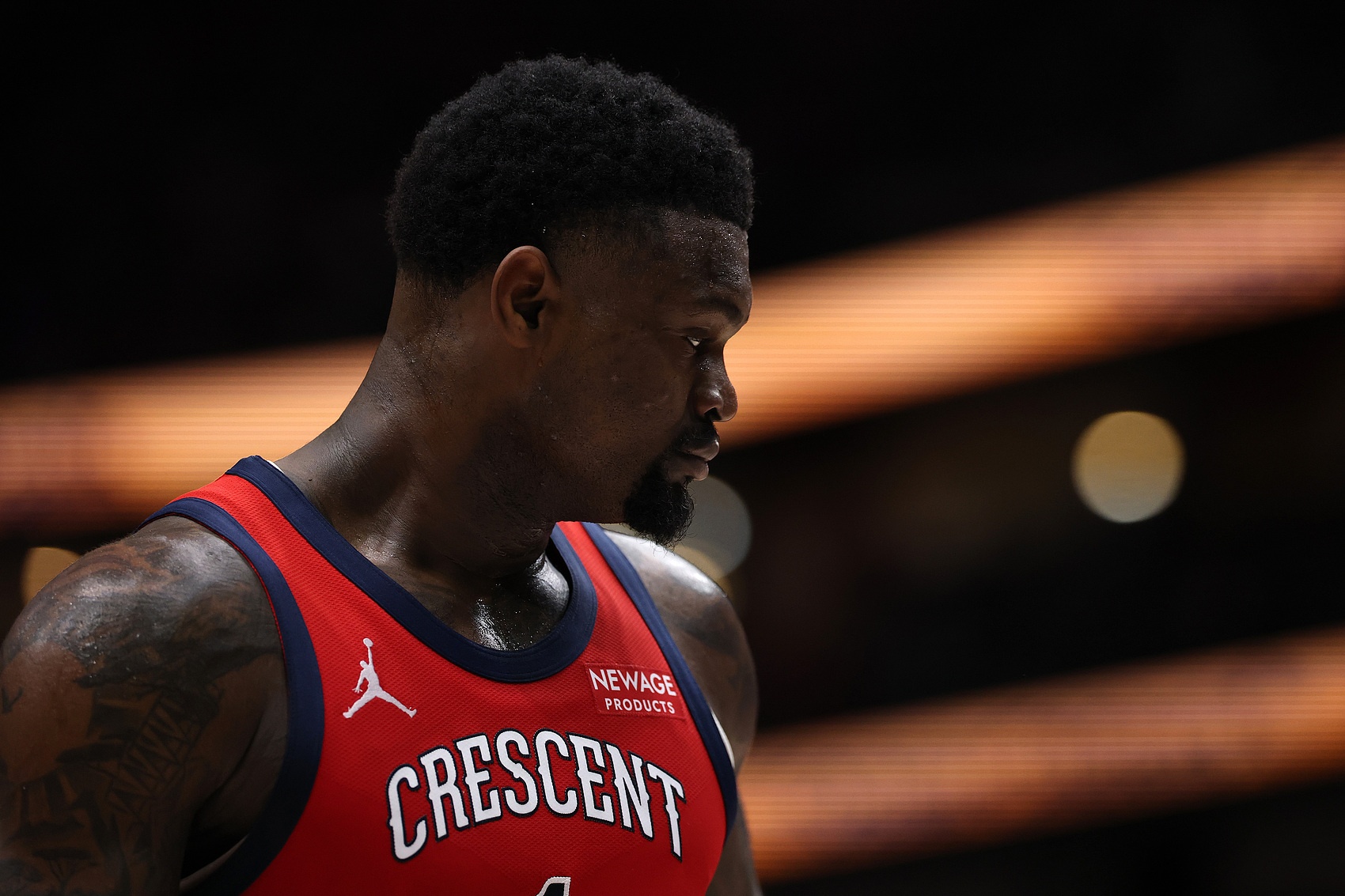 开云下载-一言难尽！锡安全场5中2&amp;罚球3中0得到4分4板 出战15分钟因病退赛